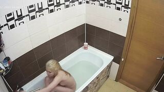 A hidden cam caught sister with natural tits naked while enjoying her bath