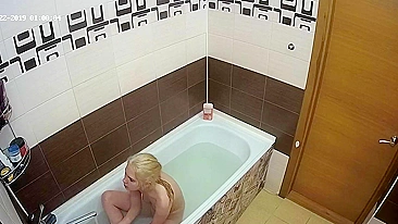 A hidden cam caught sister with natural tits naked while enjoying her bath