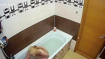 A hidden cam caught sister with natural tits naked while enjoying her bath
