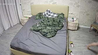 Redheaded babe has no idea that she is about to become the latest caught sister