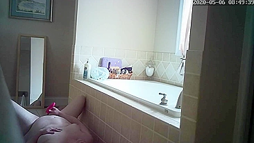 Mom caught masturbate! Curvy MILF and gets an act of self-pleasure with a vibrator in bathroom
