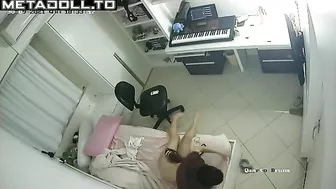 I caught sister playing with her pussy after she finished with the music playing