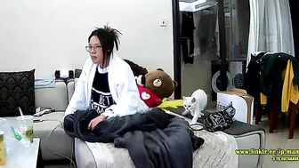 Asian caught sister is trying to hide from the hidden cam while masturbating