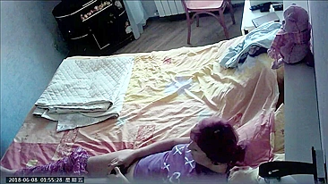 Voyeur masturbation video featuring an amateur babe becoming a caught sister