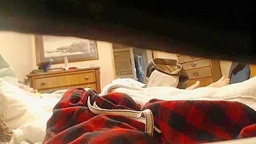 Mature blonde caught sister has no idea that she is filmed by the stepbrother