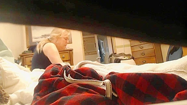 Mature blonde caught sister has no idea that she is filmed by the stepbrother