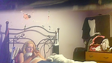 A blonde woman is chatting like a caught sister and starts teasing her twat