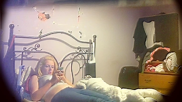 A blonde woman is chatting like a caught sister and starts teasing her twat