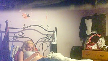 A blonde woman is chatting like a caught sister and starts teasing her twat