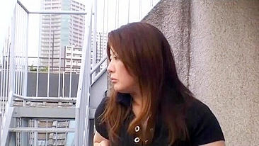 Spying on  japanese MILF neighbor masturbating on balcony