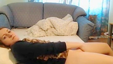 Fuck My Pussy until I Scream! A Vulgar Masturbation Session - Hacked webcam