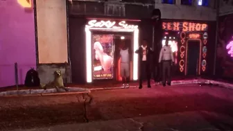 Hentai babe gets blowjob from 3D dickgirl on the street.