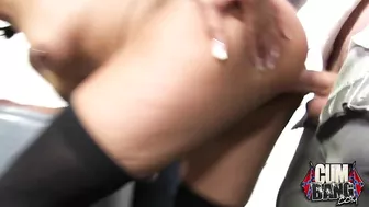 Gang of rebels caught poor Ebony and facialized after bang