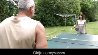 58-year-old man fucked 20-year-old chick on the green lawn