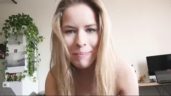 Stepsister's bubble butt looks great in any pose of this POV video