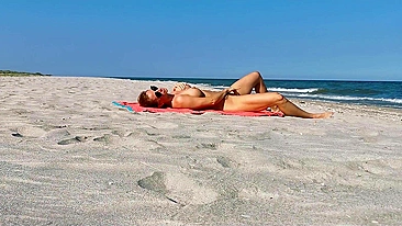 Strangers walk by while exhibitionist wife masturbate on public beach as whore