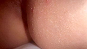 Sexy girl receiving oral pleasure in high definition.