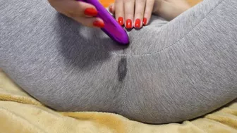 Sexy teen masturbates in yoga pants with creampie.