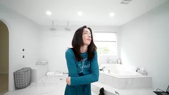 Caught the Plumber Staring at my Pussy, so I Share it with him