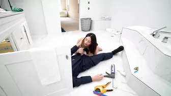 Caught the Plumber Staring at my Pussy, so I Share it with him