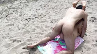 The husband secretly filmed his wife having sex with a stranger on a public beach and caught her unprotected creampie.
