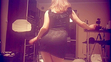 The ginger bitch danced in high heels after sex with her partner at a wild party.