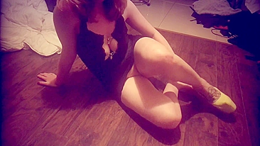 The ginger bitch danced in high heels after sex with her partner at a wild party.