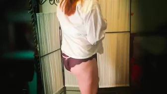 Redhead lonely at home, body burning, dance with me tonight! Redhead lonely at home, body burning, dance with me tonight!