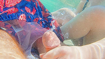 Risky beach handjob underwater cumshot with curvy redhead.