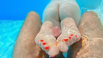 Seduced by a ginger mermaid in an underwater footjob, perfect soles with long red nails.