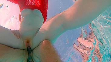 Beach lifeguard fucks me underwater until creampie.