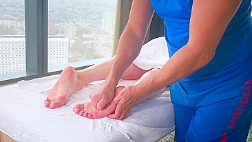 I paid for my massage using my wife's natural big tits and hairy pussy.