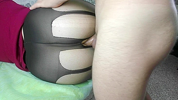 This young model fucks her big ass like a pro.