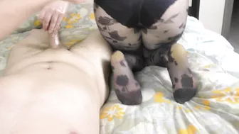 Teen XXX Big Ass in Pantyhose Gives Fast Blowjob.