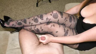 Sexy teen legs in pantyhose get wet and wild!