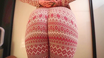 Sexy sister seduces Santa for Xmas fun!