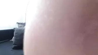 Sis, check out my new gold outfit on my fuckin' hot bod!