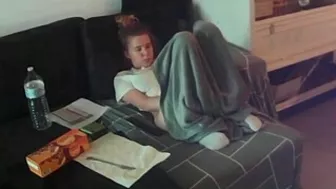 Spy cam girl is going to pet her pussy and her toes will curl up along the way