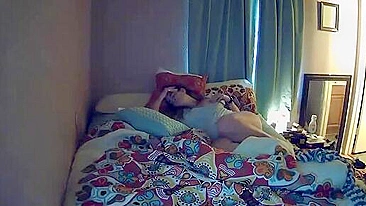 American masturbation session showing a true spy cam whore who pets her pussy
