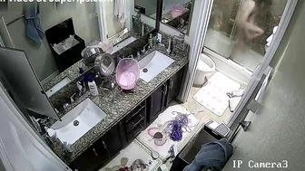 Thin teen babe showign the way she showcases her stepdaughter booty in IP cam