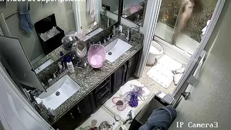 Thin teen babe showign the way she showcases her stepdaughter booty in IP cam