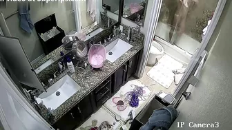 Thin teen babe showign the way she showcases her stepdaughter booty in IP cam