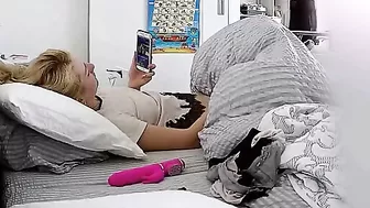 Hot stepdaughter matsurbates with toys in a free spy hidden cam porn clip