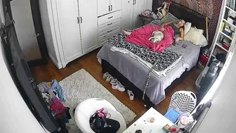 Brunette from the UK masturbates in free online spycam porn with orgasms