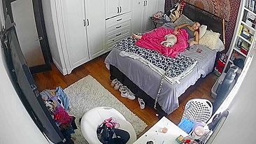 Brunette from the UK masturbates in free online spycam porn with orgasms