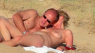 Exhibitionist French Couple Hidden Cam Fetish Fuck on Beach