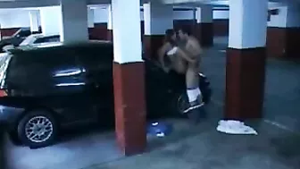 Spying on Amateur Couples - Hidden Cam Compilation in Public