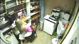 Spy on Hidden Cams! Amateur Blondes' Facials & Homemade Cumshots