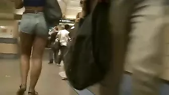 Amateur Porn Star Hidden Cam Spying on Tight Body & Big Butt Booty