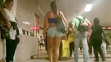 Amateur Porn Star Hidden Cam Spying on Tight Body & Big Butt Booty